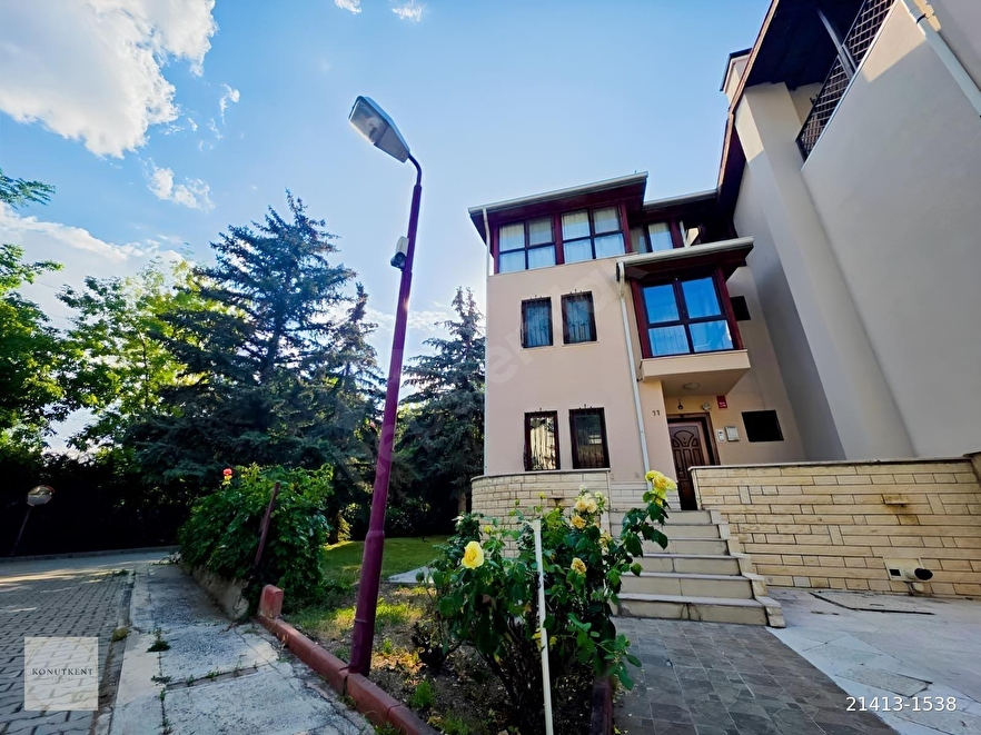 Gözde Evler Sitesi’nde Bahçeli ve Teraslı Kiralık 5+1 Villa — 1. fotoğraf